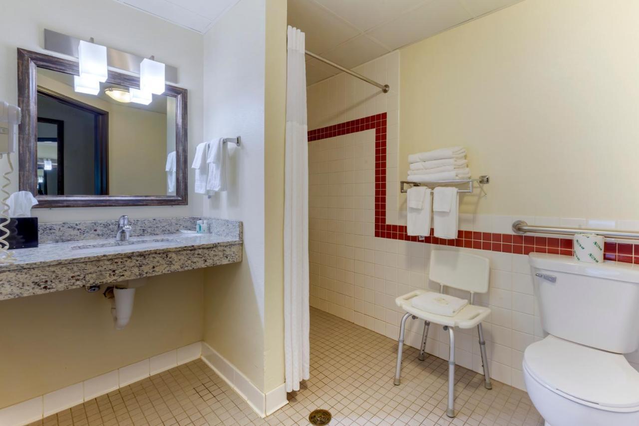 Quality Inn Oshkosh Extérieur photo